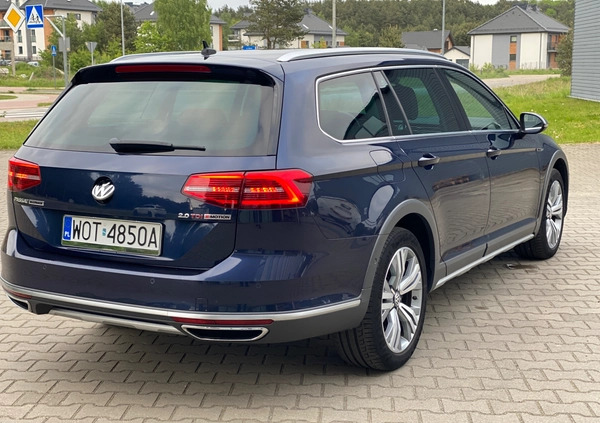 Volkswagen Passat cena 82900 przebieg: 220000, rok produkcji 2016 z Gryfice małe 781